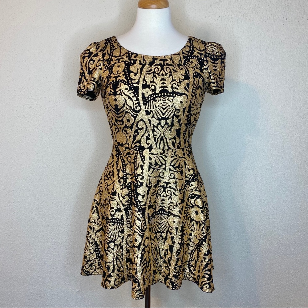 GORGEOUS ✨ Metallic Gold & Gold A-line Party Dress